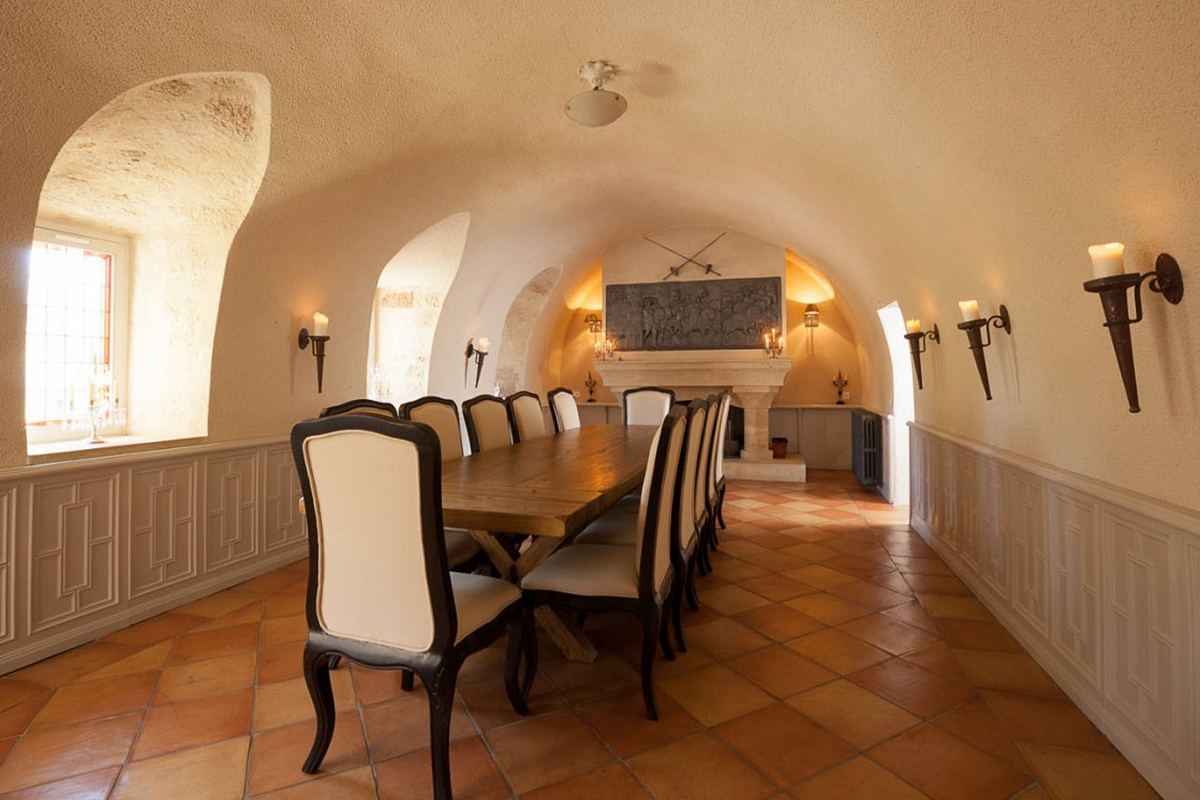 Chateau de la Falaise Cellar Dining