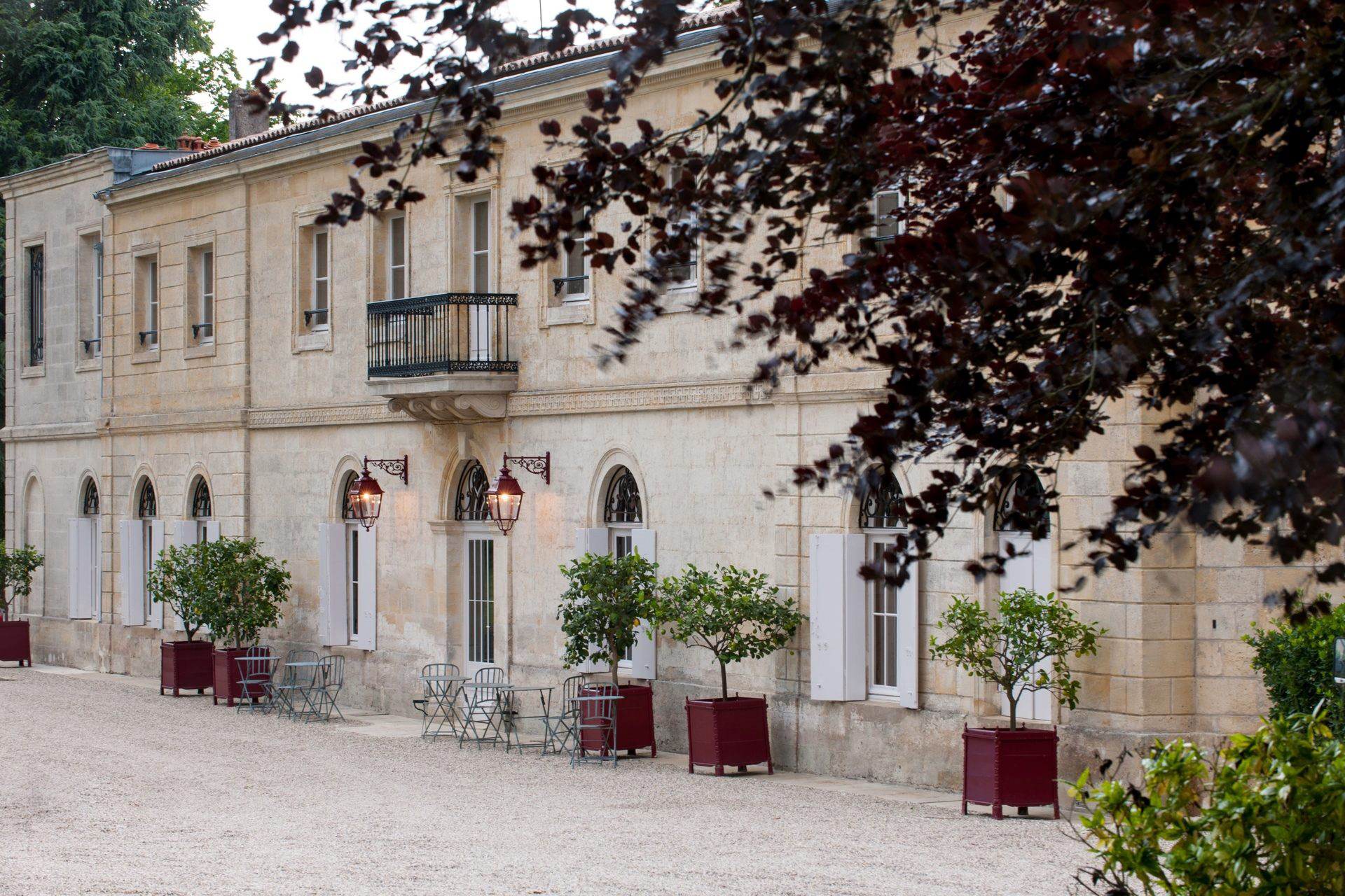 Chateau du Conte Front Large